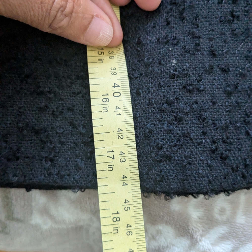 Elegant Black Textured Skirt - Picture 8 of 11
